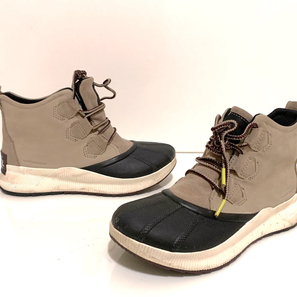 Out N About III Sorel Duck Boots. Waterproof & only used outside once.